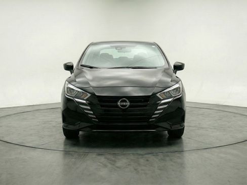 Used 2025 Nissan Versa SV image 2