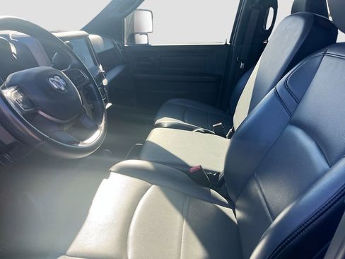 Used 2024 RAM 3500 Tradesman w/ Chrome Appearance Group image 19