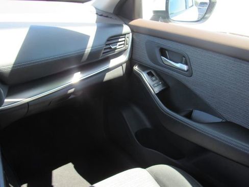 Used 2023 Nissan Rogue SV FWD image 20
