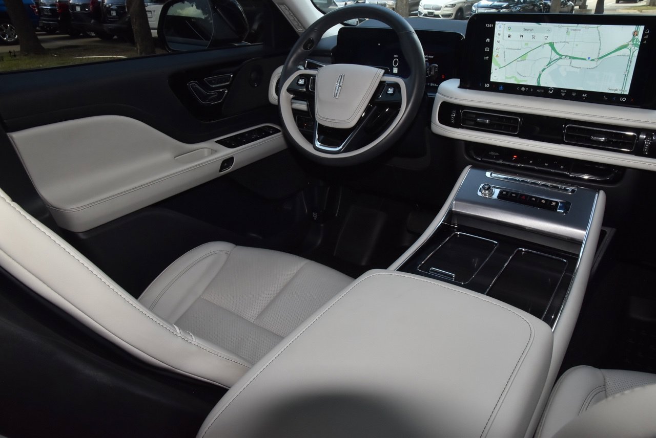 Certified 2025 Lincoln Aviator 2WD w/ Jet Appearance Package image 16