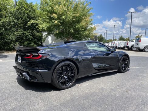 Used 2024 Chevrolet Corvette Z06 RWD image 9