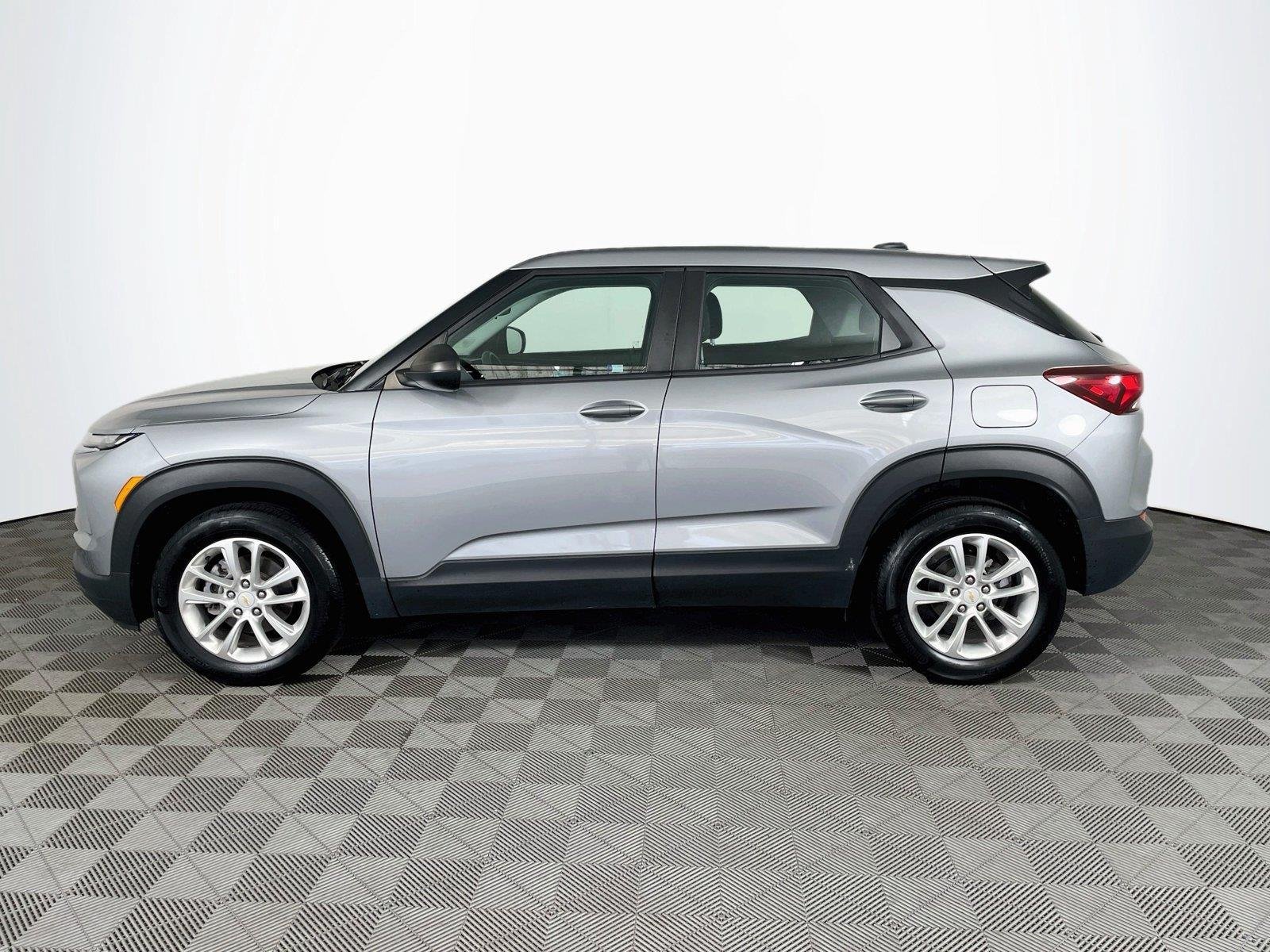 Used 2024 Chevrolet TrailBlazer LS w/ LS Confidence Package FWD image 4