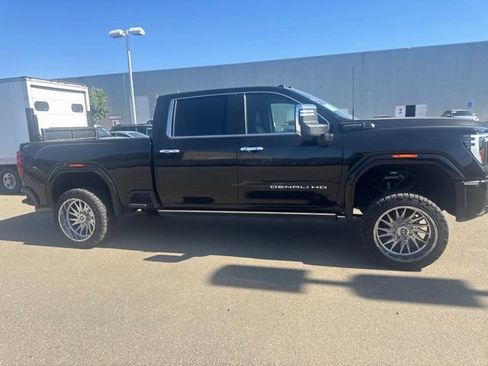 Used 2024 GMC Sierra 2500 Denali Ultimate AWD/4WD image 7