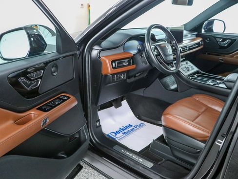 Used 2023 Lincoln Aviator Reserve w/ Jet Package AWD/4WD image 3