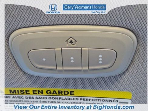 Used 2018 Chrysler Pacifica Limited image 32