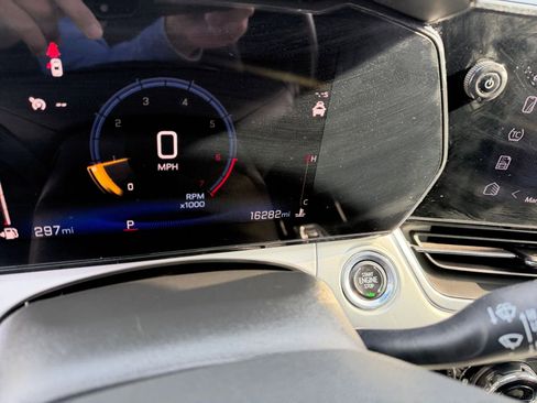 Used 2025 Chevrolet Trax LT w/ LT Convenience Package image 38