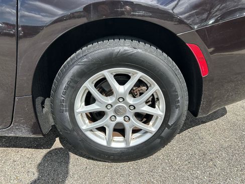 Used 2017 Chrysler Pacifica Touring image 32