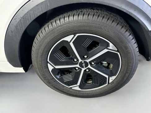Used 2023 Kia Niro EX FWD image 30