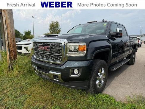Used 2019 GMC Sierra 2500 Denali w/ Duramax Plus Package AWD/4WD image 1