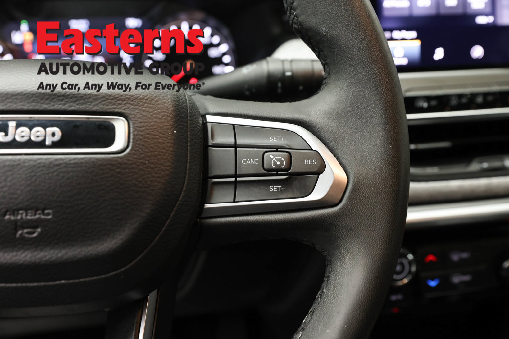 Used 2024 Jeep Compass Latitude AWD/4WD image 16