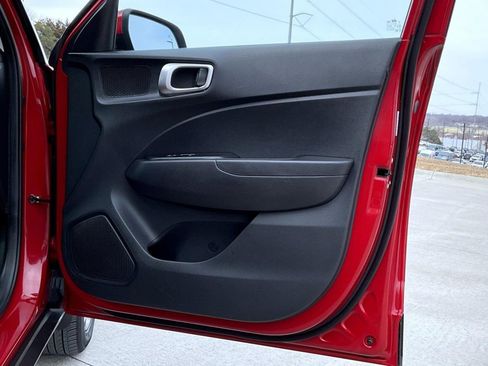 Certified 2023 Hyundai Venue SEL image 17