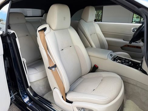 Used 2016 Rolls-Royce Dawn image 27
