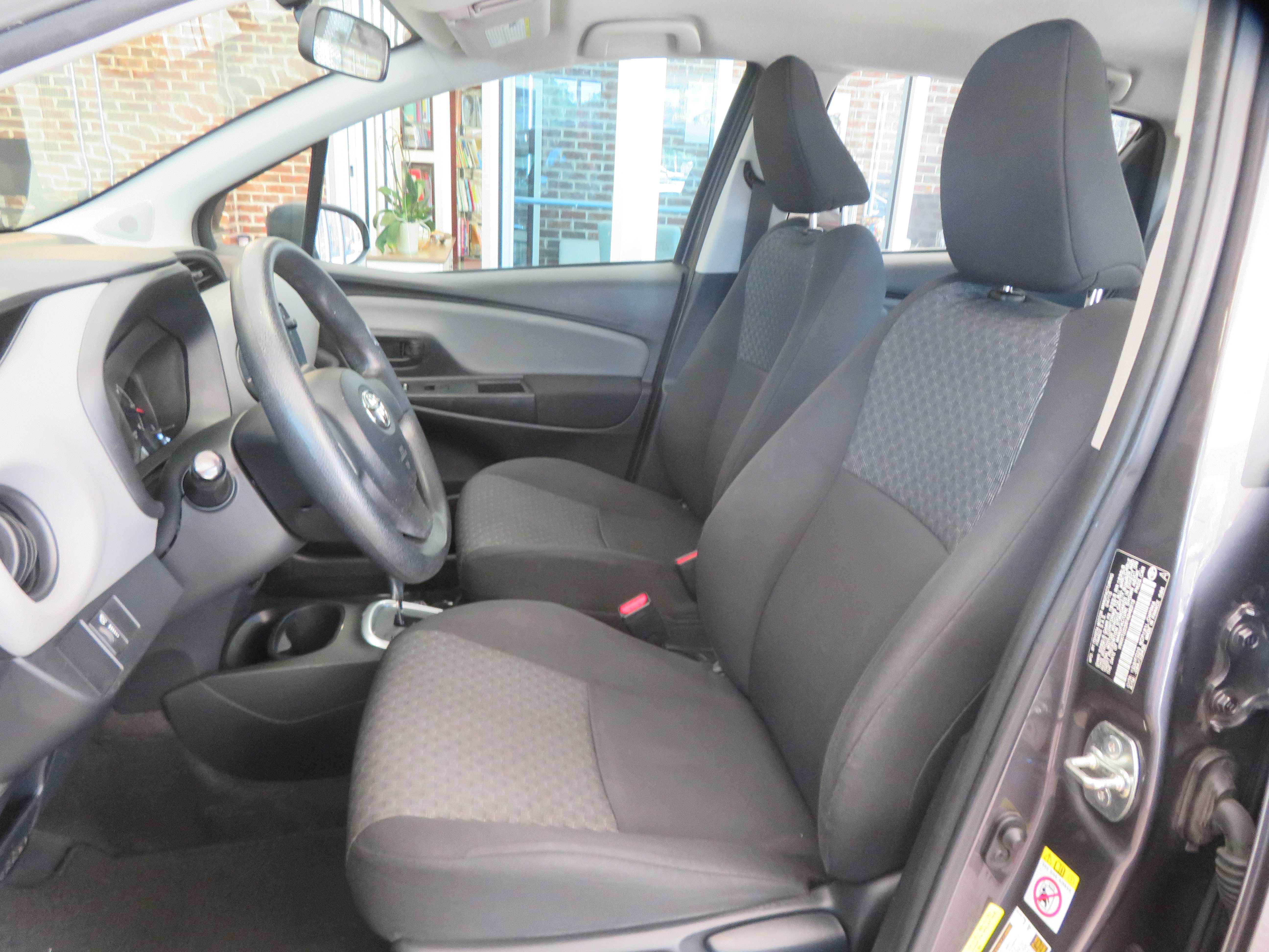 Used 2015 Toyota Yaris L FWD image 15