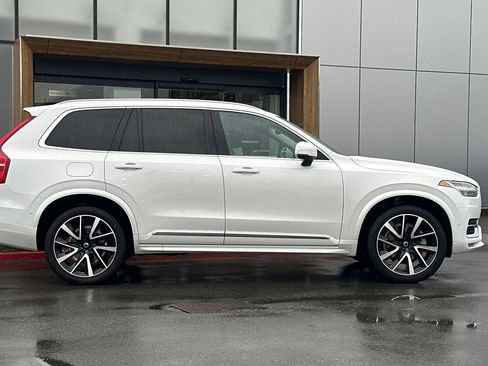 Used 2023 Volvo XC90 B6 Plus image 9