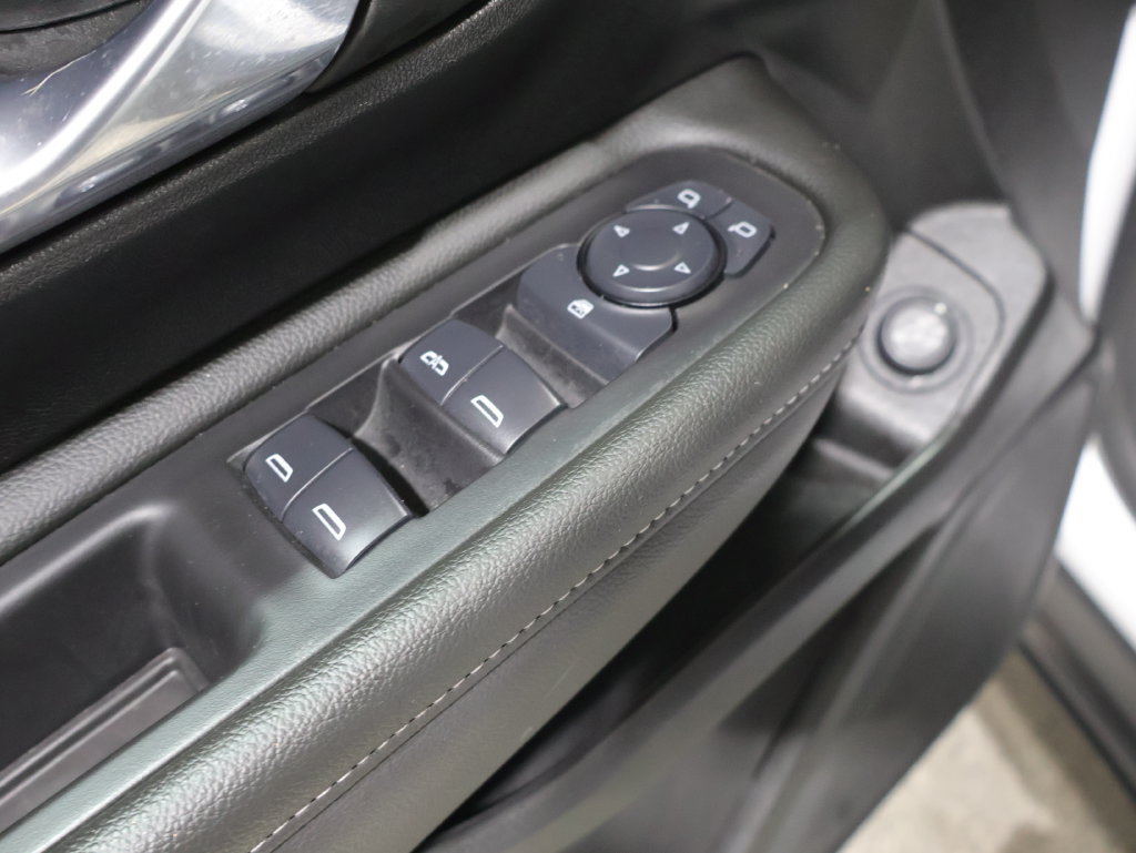 Used 2024 GMC Terrain SLT AWD/4WD image 14