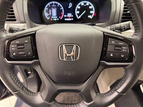 Used 2025 Honda Odyssey EX-L image 9