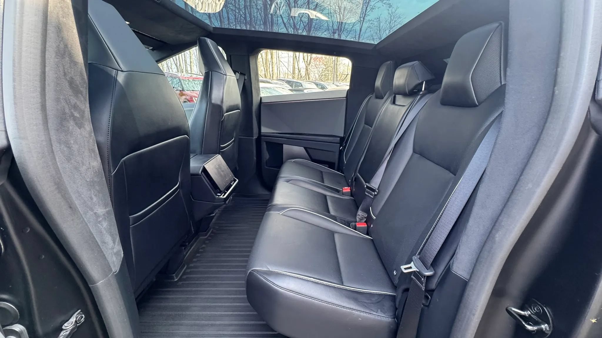 Used 2024 Tesla Cybertruck AWD Crew Cab image 16