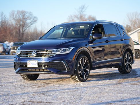 Used 2023 Volkswagen Tiguan SEL R-Line image 8