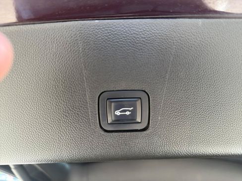 Used 2019 Chevrolet Traverse LT FWD image 39