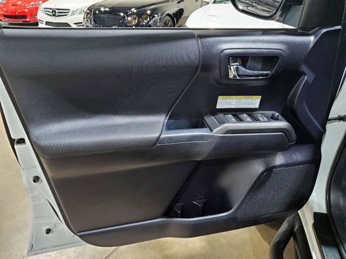 Used 2020 Toyota Tacoma TRD Off-Road image 8