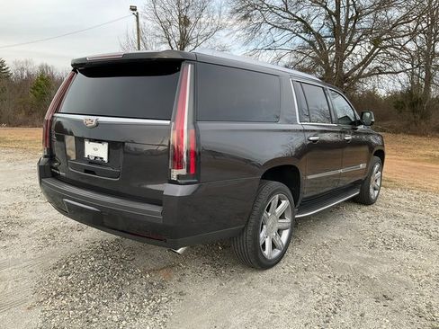 Used 2018 Cadillac Escalade ESV Luxury image 27