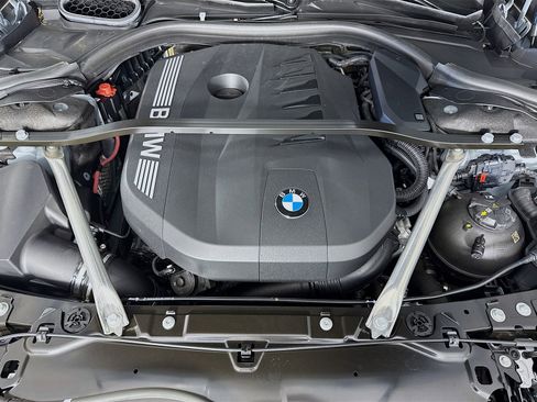 Certified 2025 BMW 740i image 32