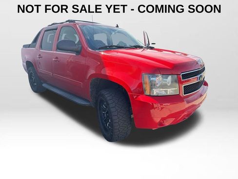 Used 2011 Chevrolet Avalanche LT w/ Luxury Package image 1