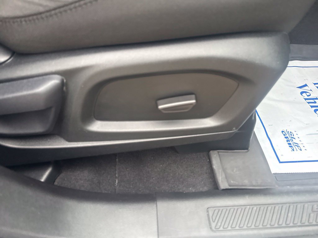 Used 2023 Ford Explorer XLT AWD/4WD image 39