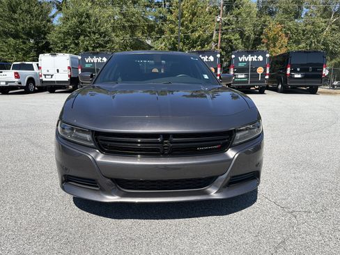 Used 2019 Dodge Charger SXT RWD image 2