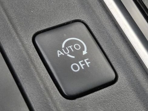 Used 2022 Nissan Pathfinder SL AWD/4WD image 17