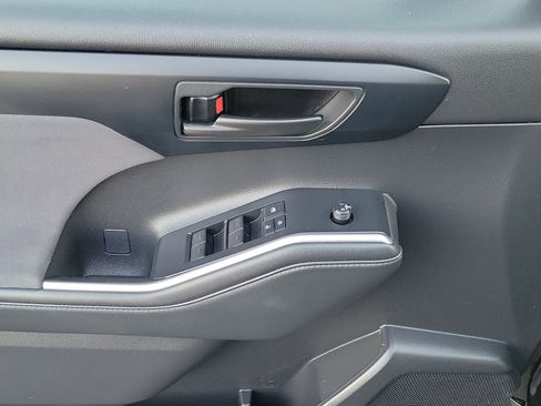 Certified 2021 Toyota Highlander LE image 21