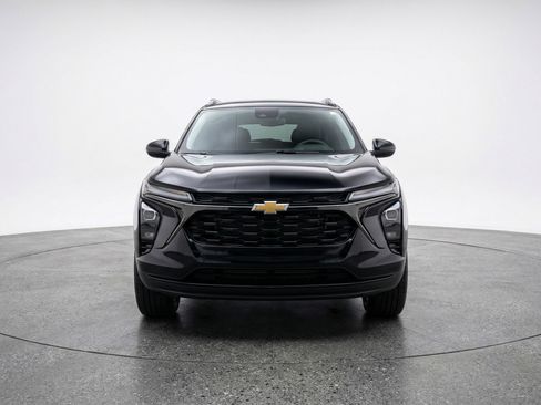 Used 2025 Chevrolet TrailBlazer LT image 2