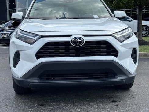 Used 2022 Toyota RAV4 XLE w/ Convenience Package FWD image 2