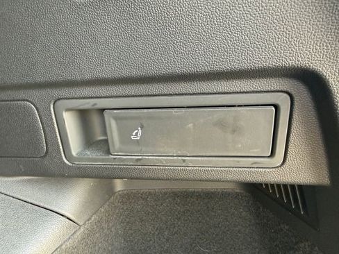 Used 2024 Volkswagen Tiguan S image 63