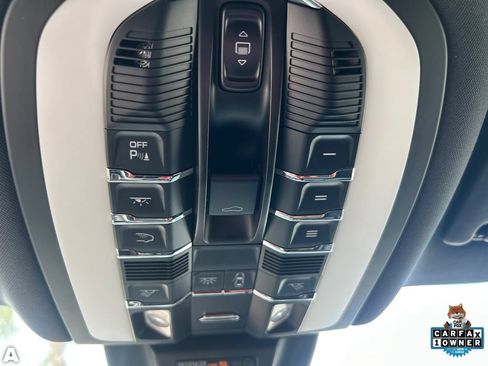 Used 2024 Porsche Macan AWD/4WD image 27