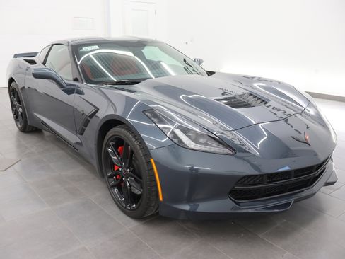 Used 2019 Chevrolet Corvette Stingray Coupe w/ Carbon Flash Badge Package RWD image 2