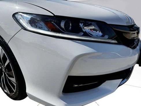 Used 2017 Honda Accord EX-L image 10