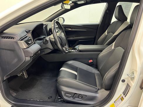 Used 2025 Toyota Camry SE FWD image 15