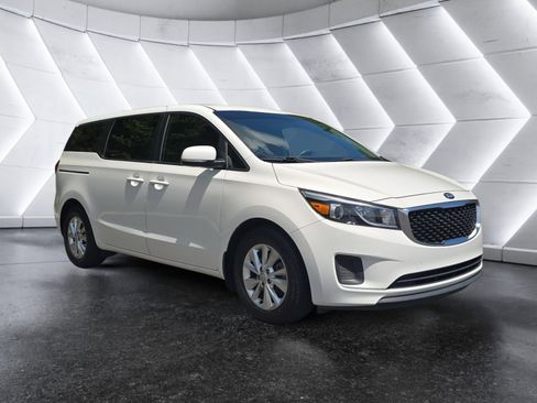 Used 2018 Kia Sedona L FWD image 7