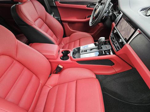 Certified 2026 Porsche Macan GTS AWD/4WD image 15