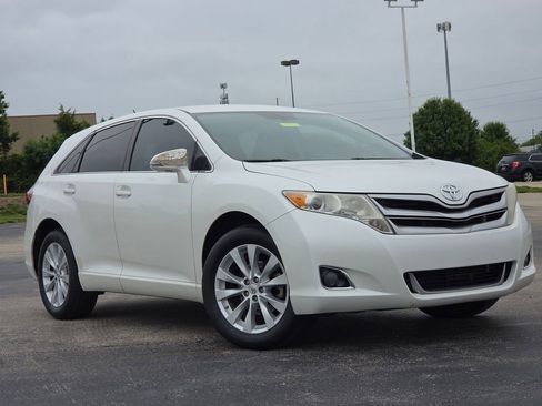Used 2014 Toyota Venza LE w/ LE Convenience Package FWD image 2