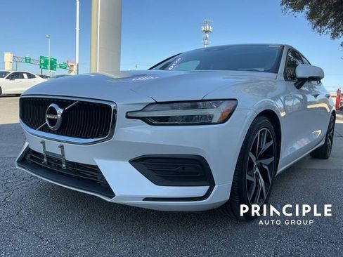Used 2019 Volvo S60 T5 Momentum w/ Premium Package image 4