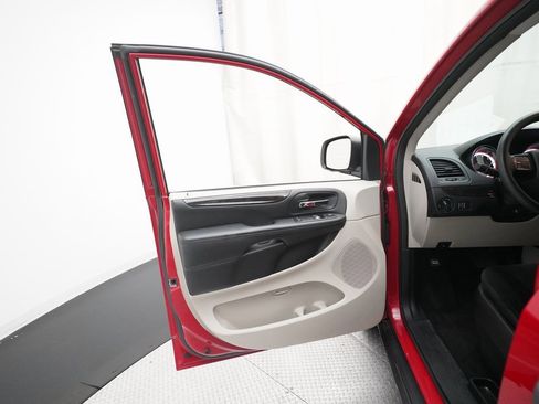 Used 2013 Dodge Grand Caravan American Value Package image 26