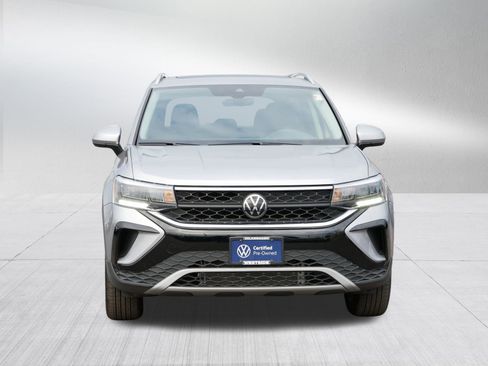 Certified 2024 Volkswagen Taos SE w/ Panoramic Sunroof Package image 2