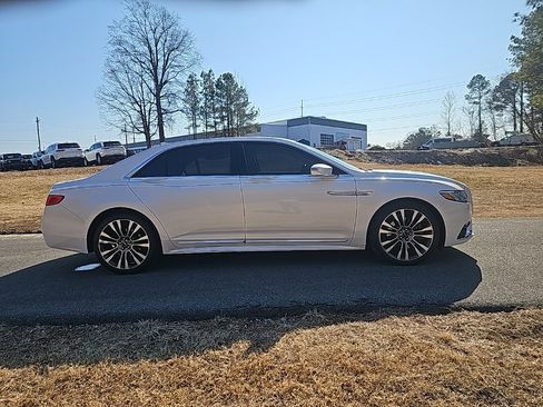 Used 2018 Lincoln Continental Select w/ Continental Climate Package image 4
