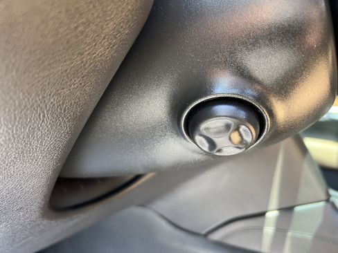 Used 2017 Cadillac XT5 Platinum w/ Driver Assist Package image 23