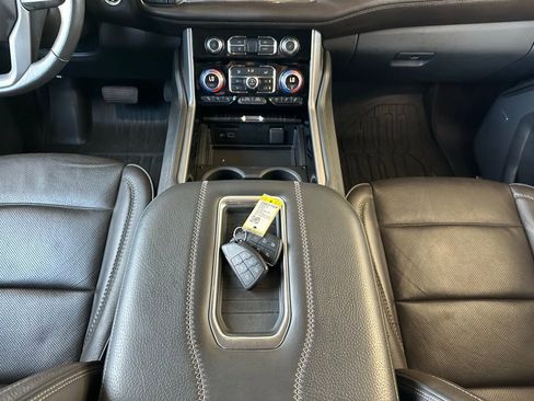 Used 2021 GMC Yukon XL Denali w/ Denali Premium Package image 22