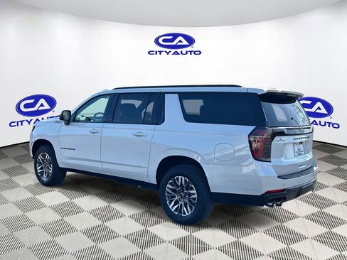 Used 2025 Chevrolet Suburban Z71 image 6