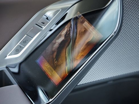 Used 2025 BMW i7 eDrive50 w/ Premium Package image 27