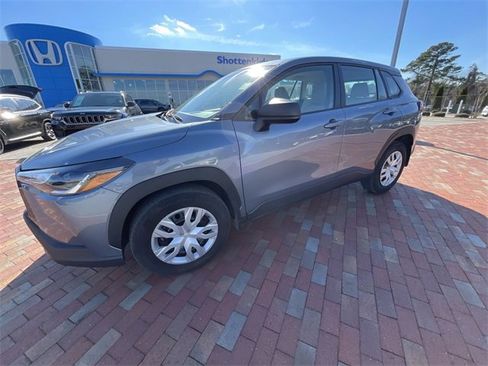 Used 2022 Toyota Corolla Cross L image 11